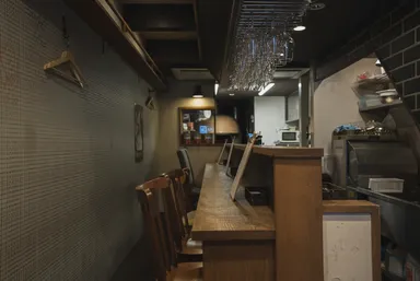 1階はカウンター席