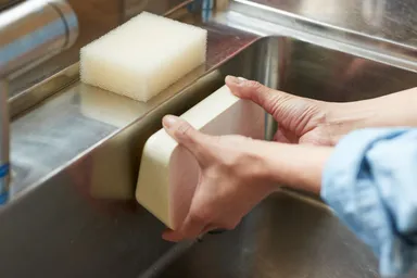 吸盤でシンクに固定