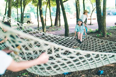 森の遊具は子供に大人気