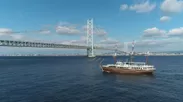明石海峡大橋と咸臨丸