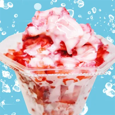 削りイチゴミルク氷