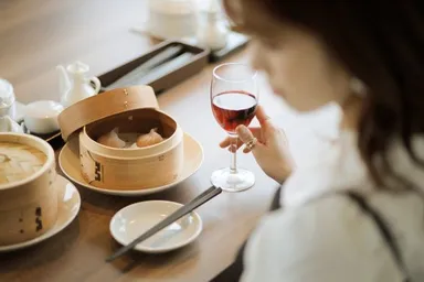 2Fはワインパミスを使用した飲茶カフェ