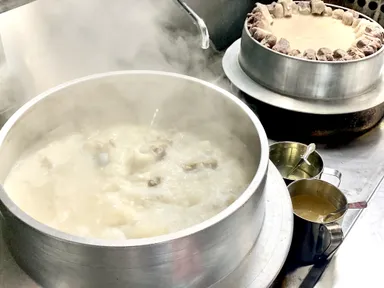 ストレートなとんこつスープ