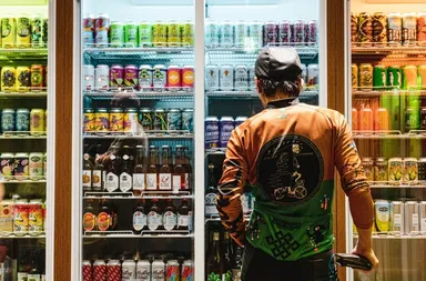 壁一面にズラリと並ぶビール