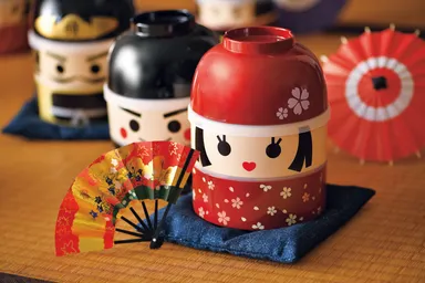 ※参考画像　HAKOYAが展開する人気のこけし弁当(注意：蓋の仕様は異なります)