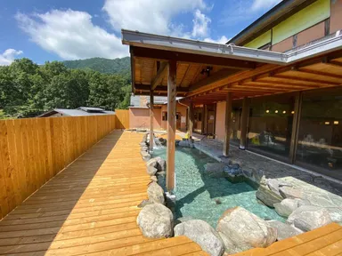 敷地内の温泉施設をリニューアル