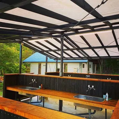 炊事棟は温水完備でより快適に