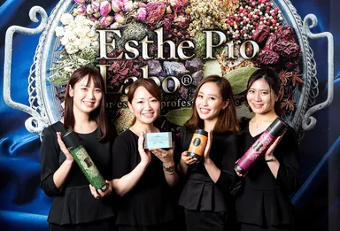 サロンスタッフ