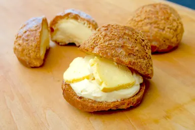 無上バターシュークリーム