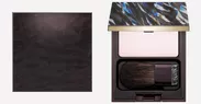 反射角度で表情の異なる「加飾レス成形」を施した化粧品容器の天面(サンプル)