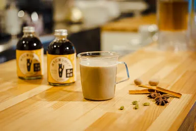 ほうじ茶スパイスラテ