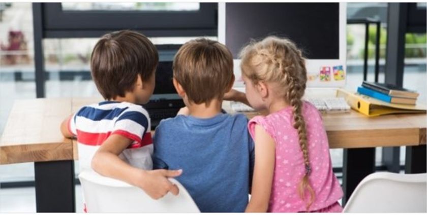 早期英語教育で育った子どもが
日本語と英語を「ごちゃ混ぜ」に話すのは心配不要？