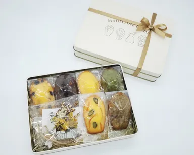 マドレーヌとドライフラワーのギフト