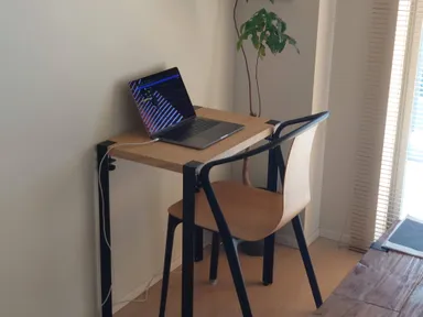 分解して持ち運べるテレワークデスク