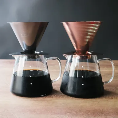 「マットブラック」と「ピンクゴールド」の2色をラインアップ