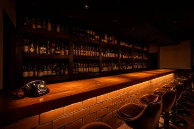 懐かしい雰囲気と黒電話がお客様をお出迎え