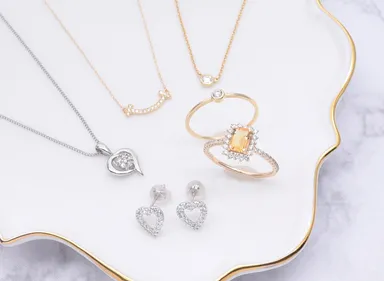 検品を通過したジュエリー