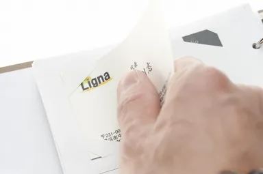  顧客カルテページ 名刺フォルダー挿入イメージ