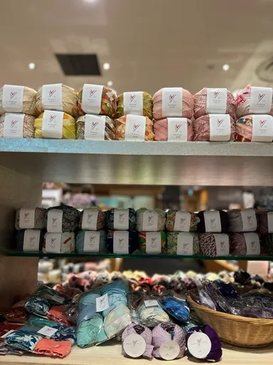 キモノヤーンやキモノヤーンを使った作品も展示販売します。