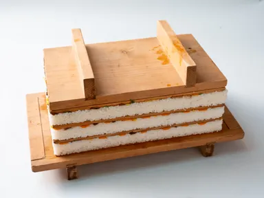 こけら寿司は押し寿司です。