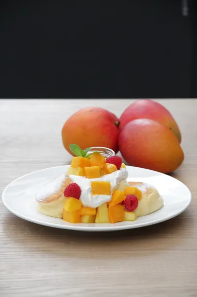 完熟アップルマンゴーとパインのレモンカスタードパンケーキ2