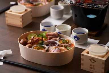 京都の日本酒とおつまみがセットで楽しめる