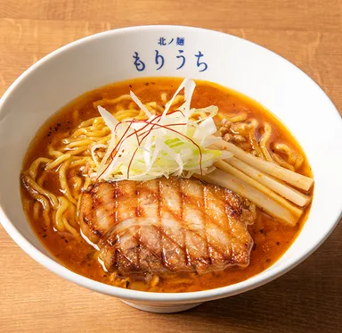 札幌スパイシーラーメンさらうま(890円／税込)