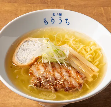 白しょうゆラーメン(880円／税込)