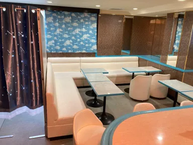 コンセプトカフェ「天空喫茶ソライロぐみ」店内写真