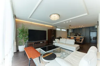 夫婦お気に入りの大きな窓に面した大空間のLDK