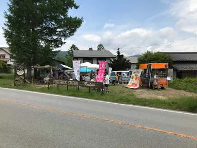 「毎週レストランが入れ替わるような感覚で楽しめる」新しいスタイルのフードトラックステーション