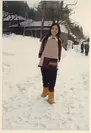 雪の中にたたずむテレサ(1977年三島町内)