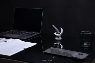 浮かび続ける存在感をあなたのデスクに_2