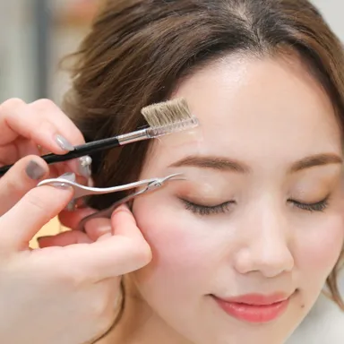 眉カットイメージ