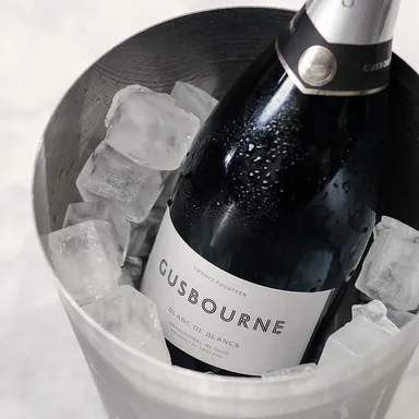 JAL国際線ファーストクラスラウンジ採用