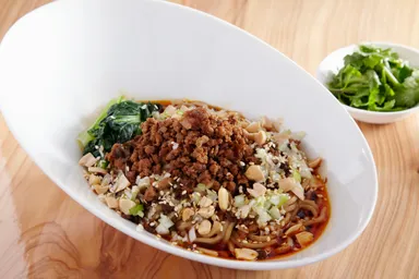 汁なし担担麺_盛り付け例