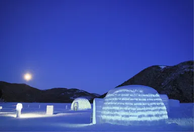 夜のしかりべつ湖コタン