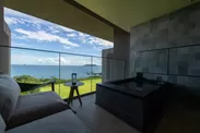 全客室にある露天風呂は、開放的な景色を眺めながら入浴できる