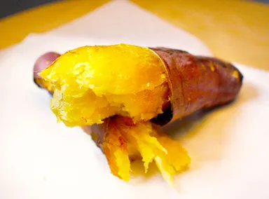 暑い季節には、つぼやきいもを冷やして「moi,冷やしつぼやきいも」420円(税込)