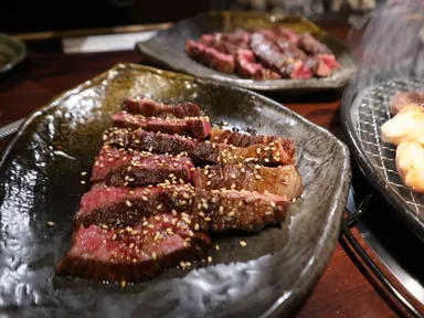 弌の【名物】数量限定！「和牛特選ハラミ一本焼き」(時価)は通常350g以上の和牛ハラミを一本丸ごと焼き上げる必食メニュー。