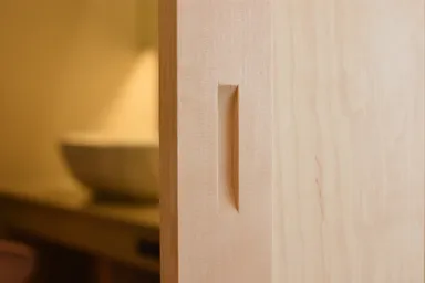 掘りっぱなしの取っ手はすっぴんの木の感触