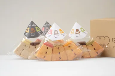 3つ並んでパック入り