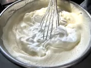 国産のクリームチーズ、卵、牛乳とたっぷりのメレンゲを使用