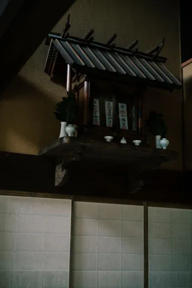 谷屋内部　100年以上家を守る神棚