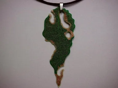 こもれび　銅のペンダント