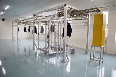 繊維製品吹付用コーティング装置 1,000着／日