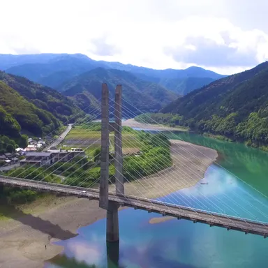 茅生大橋と四万十楽舎