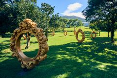 《あなたこそアート》2000(霧島アートの森蔵)撮影：東花行