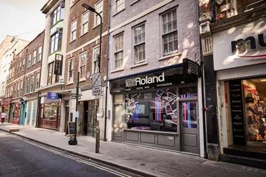 英国ロンドンにオープンした『ローランドストア』の外観
