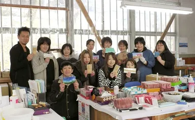 当社代表の額賀(後列左から1番目)と南三陸町工場スタッフの皆さん